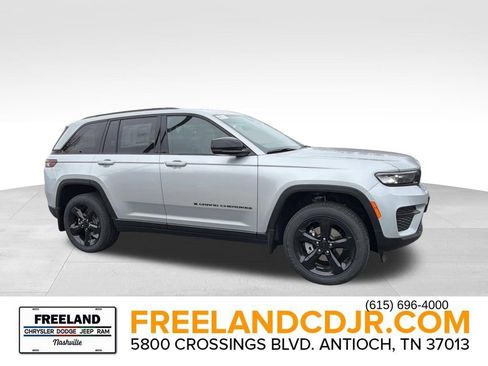 New 2025 Jeep Grand Cherokee Altitude w/ Trailer Tow Package AWD/4WD image 2