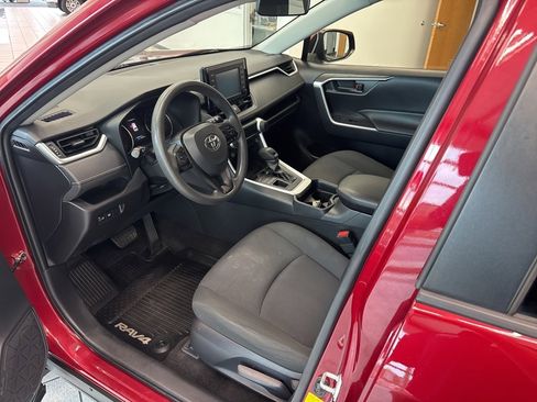 Used 2019 Toyota RAV4 LE image 2