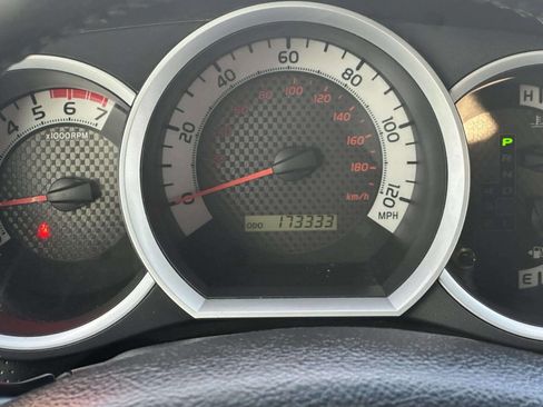 Used 2011 Toyota Tacoma 4x4 Access Cab V6 w/ TRD Sport Pkg image 25