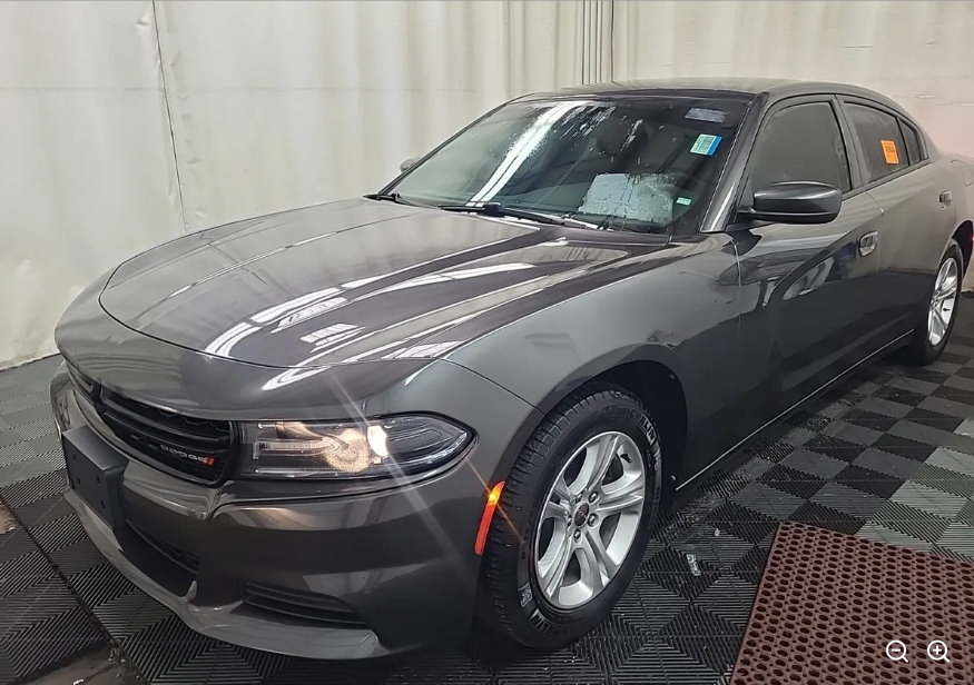Used 2020 Dodge Charger SXT RWD image 3