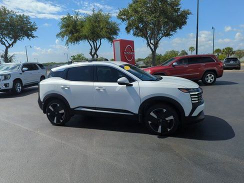 Certified 2025 Nissan Kicks SR FWD image 2