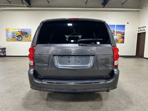 Used 2017 Dodge Grand Caravan SE image 11