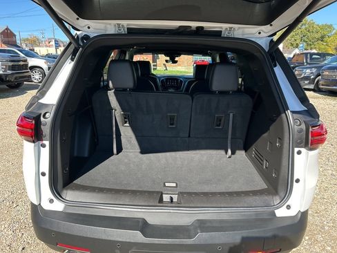 Used 2023 Chevrolet Traverse RS image 32