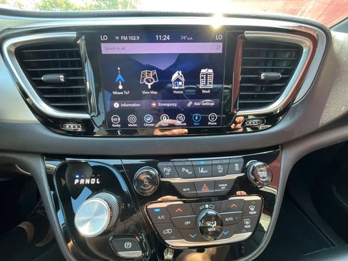Used 2018 Chrysler Pacifica Touring-L Plus w/ Advanced Safetytec Group FWD image 34