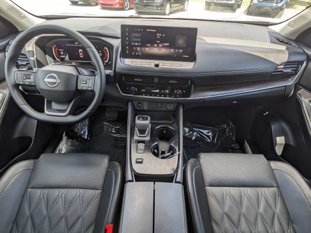 Certified 2025 Nissan Rogue Platinum FWD image 16