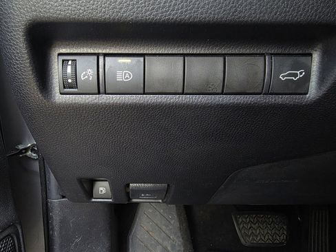 Used 2020 Toyota RAV4 XLE image 12