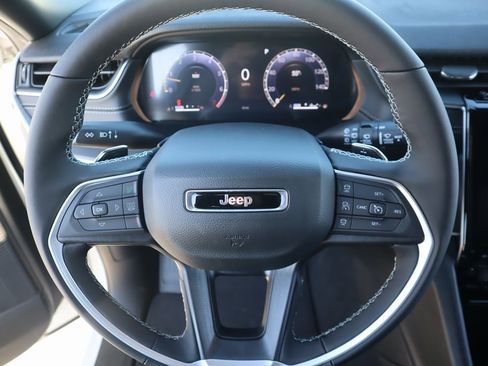 New 2025 Jeep Grand Cherokee Altitude image 3