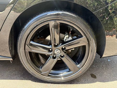 Used 2023 Nissan Sentra SR w/ Midnight Edition Package FWD image 6