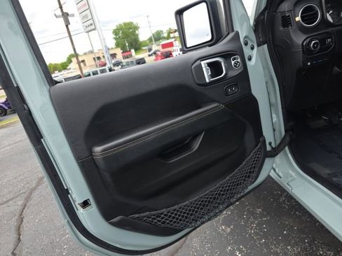 Used 2024 Jeep Wrangler Unlimited Sahara AWD/4WD image 14