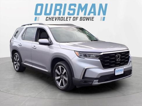 Used 2024 Honda Pilot Touring image 1