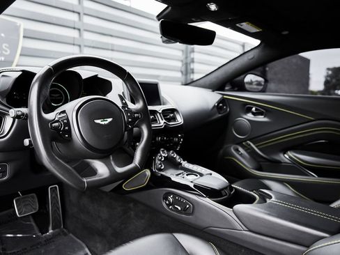 Used 2023 Aston Martin V8 Vantage Coupe RWD image 2