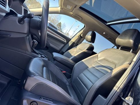 Used 2022 Volkswagen Atlas SEL Premium image 35