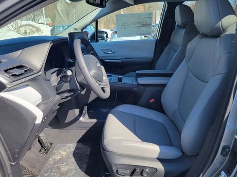 New 2026 Toyota Sienna XLE AWD/4WD image 14