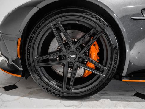 Used 2025 Aston Martin V8 Vantage Coupe RWD image 4