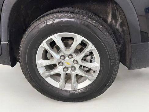 Used 2022 Chevrolet Traverse LS FWD image 36