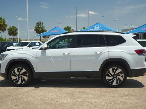 Used 2025 Volkswagen Atlas SE FWD image 3
