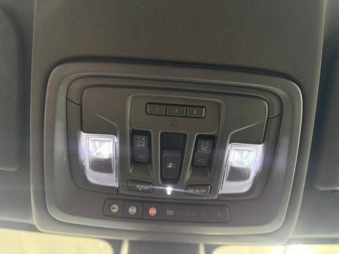Used 2019 Chevrolet Silverado 1500 High Country w/ Technology Package AWD/4WD image 21