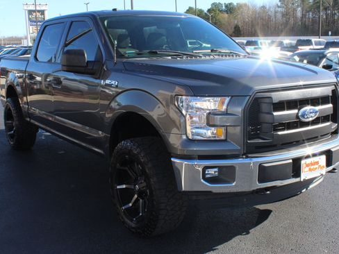 Used 2017 Ford F150 XLT image 4