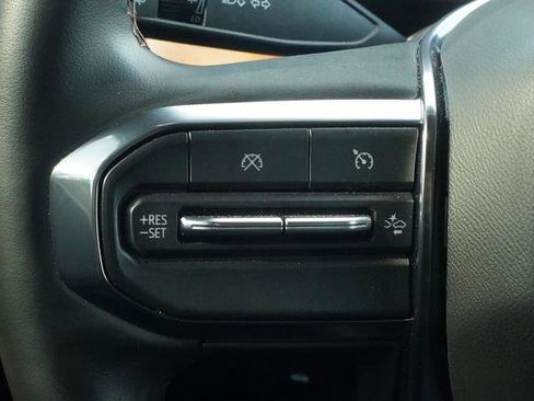 Used 2024 GMC Canyon AT4 w/ Technology Package image 17