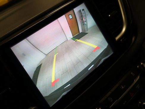 Used 2023 Chrysler Pacifica Touring-L image 30