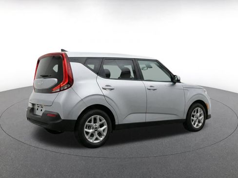 Used 2025 Kia Soul LX w/ LX Technology Package FWD image 8