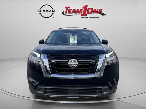 New 2025 Nissan Pathfinder SV image 2