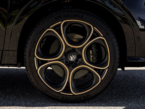 New 2025 Alfa Romeo Tonale Intensa image 11