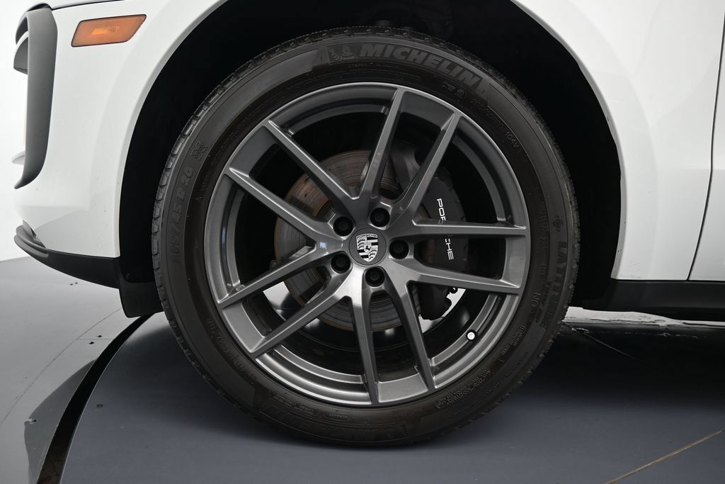 Certified 2024 Porsche Macan Turbo AWD/4WD image 38