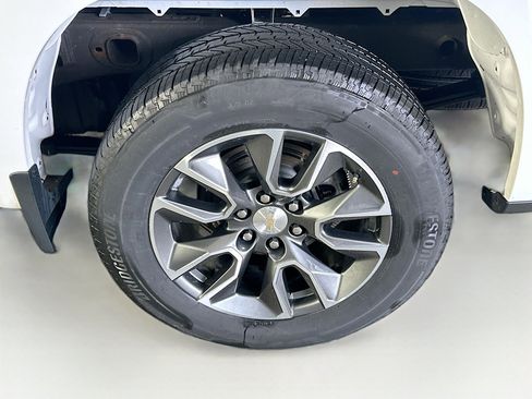 Used 2024 Chevrolet Silverado 1500 LT image 11