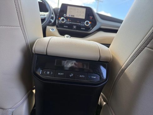 Used 2023 Toyota Highlander XLE image 26
