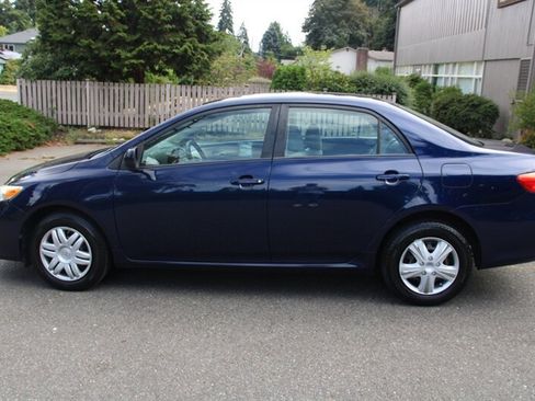 Used 2011 Toyota Corolla LE FWD image 12