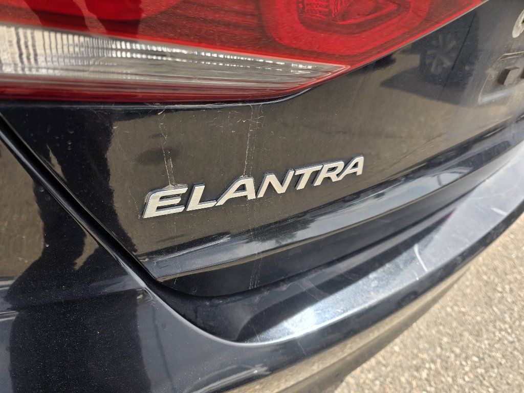 Used 2017 Hyundai Elantra Limited w/ Limited Ultimate Package 05 FWD image 12