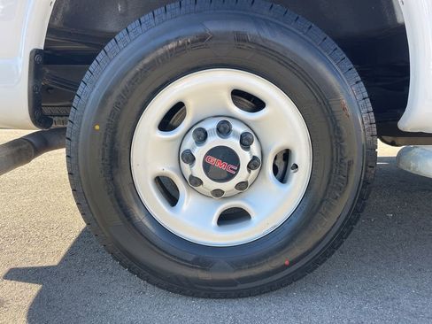 Used 2023 GMC Savana 2500 w/ Driver Convenience Package image 23