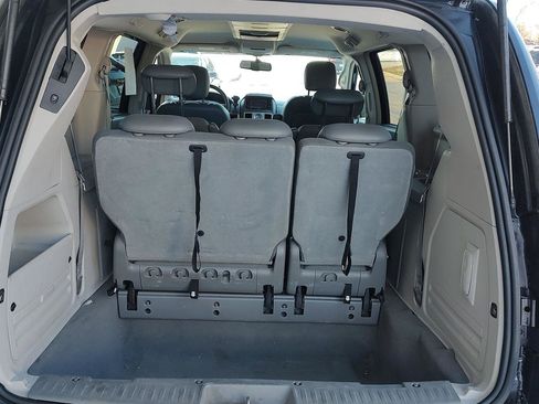 Used 2010 Chrysler Town & Country Touring FWD image 19