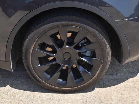 Used 2025 Tesla Model Y Long Range AWD/4WD image 14