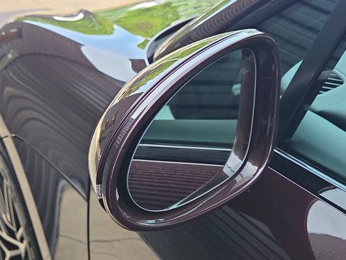 Certified 2024 Porsche Macan S AWD/4WD image 29