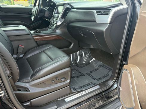Used 2017 GMC Yukon SLT w/ Premium Edition AWD/4WD image 17
