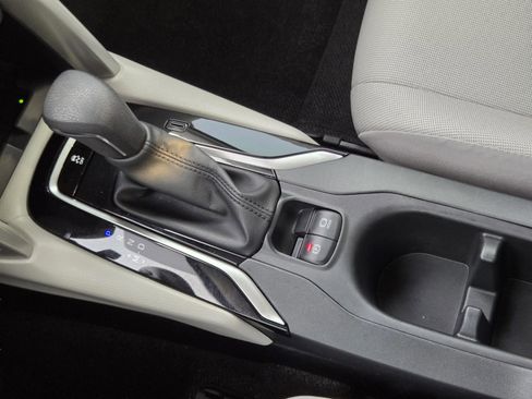 Used 2024 Toyota Corolla Cross LE FWD image 16