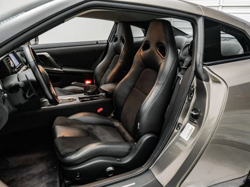 Used 2009 Nissan GT-R Premium AWD/4WD image 49
