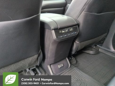 Used 2023 Toyota Highlander XLE AWD/4WD image 27