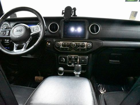 Used 2022 Jeep Wrangler Unlimited Sahara w/ Cold Weather Group image 18