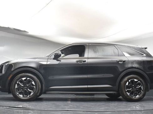 Certified 2025 Kia Sorento S image 36