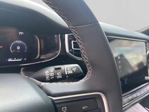 Used 2022 Jeep Wagoneer Series III w/ Premium Group I image 34