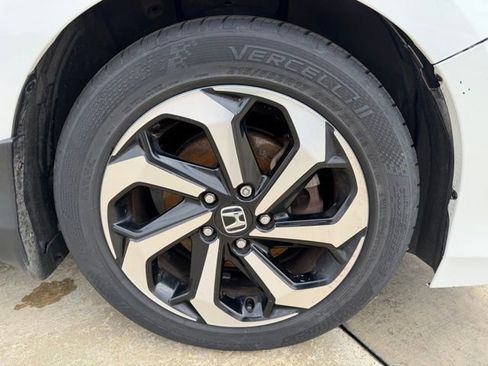 Used 2017 Honda Accord EX image 8