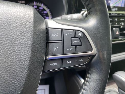 Used 2022 Toyota Highlander Platinum FWD image 21