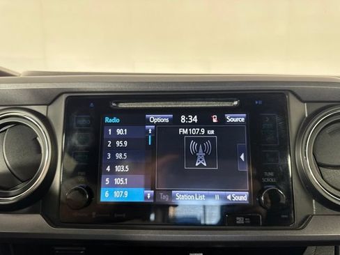 Used 2017 Toyota Tacoma TRD Sport w/ Tow Package (A/T) AWD/4WD image 14