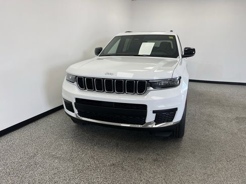 New 2025 Jeep Grand Cherokee L Laredo image 3