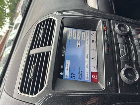 Used 2018 Ford Explorer XLT w/ Equipment Group 202A AWD/4WD image 21