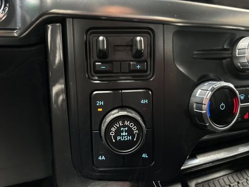 Used 2023 Ford F150 Lariat w/ Equipment Group 502A High image 41