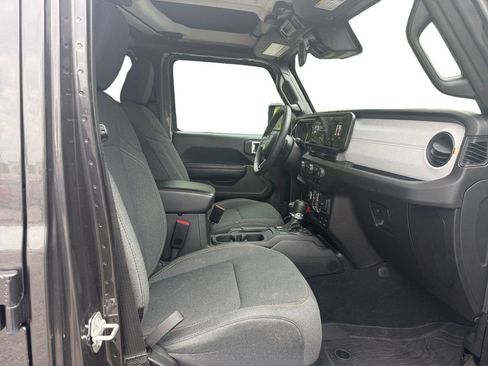 Used 2024 Jeep Gladiator Sport AWD/4WD image 15